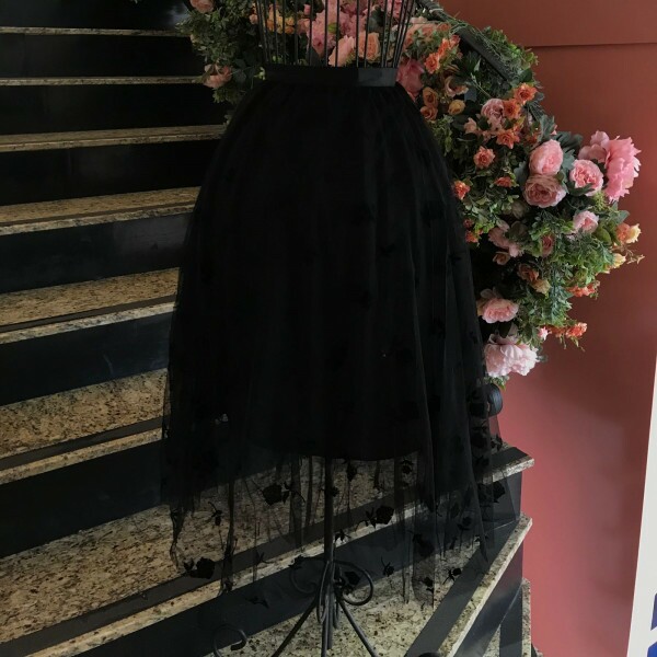 Saia de Tulle com Flor de Veludo Black